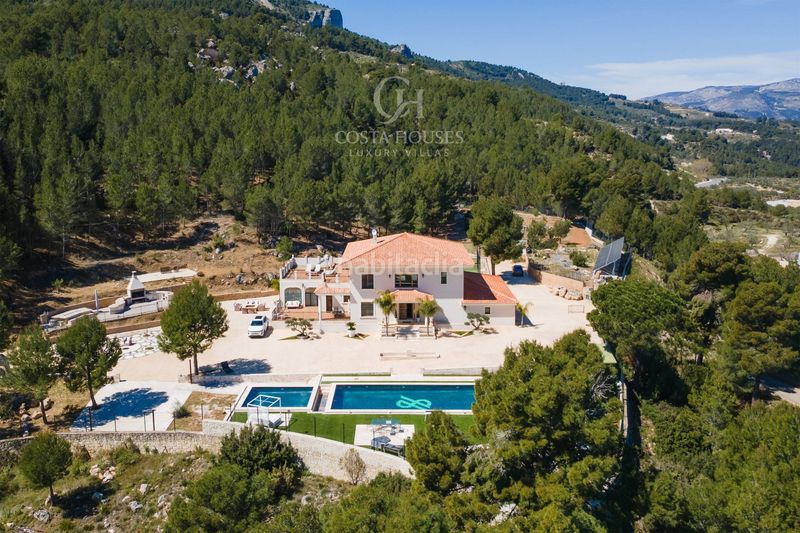 Foto 4c919198-2e76-47c1-bd45-63bec551f63f. Xalet amb calefacció aparcament piscina a Benimantell
