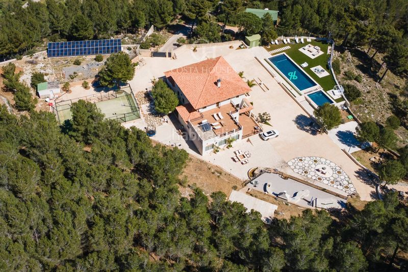 Foto a05ab054-3324-4188-9875-ccde2713c3dc. Xalet amb calefacció aparcament piscina a Benimantell