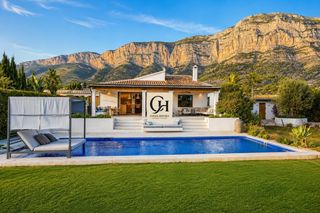 Chalet in Montgó - Ermita. Villa alma   refugio mediterráneo contemporáneo con casa de invi
