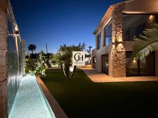 Chalet in Carrer cap negre 135. Villa cap negre  mirador al mar desde la cota mas alta de balcon