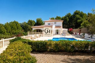 Chalet in Partida Comunes-Adsubia. Villa los arcos  tradicion mediterranea junto al golf de javea