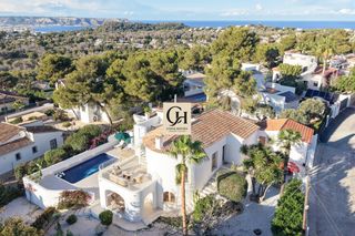 Chalet à Portichol-Balcón al Mar. Villa marelia  luz mediterranea y horizonte azul en javea