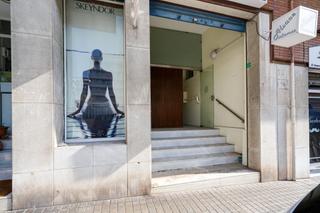 Lloguer Local Comercial  De fontcoberta. Local en sarrià con 8 salas exteriores.