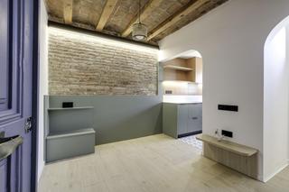 Location Studio  De milà i fontanals. Encantador ático a estrenar en gracia