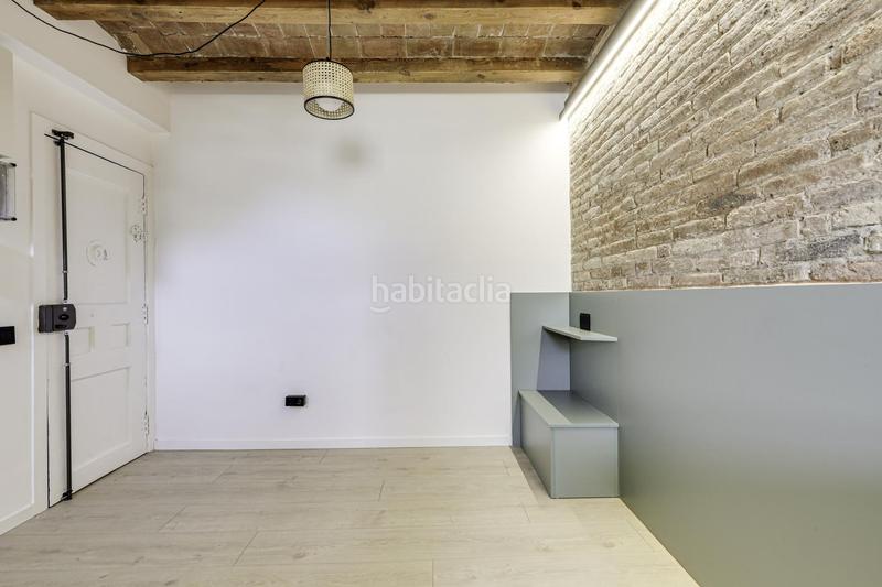 Foto a6179e5a-3cf9-457d-b49a-c2a062cac431. Alquiler estudio encantador estudio en planta ático a estrenar en gracia en Barcelona