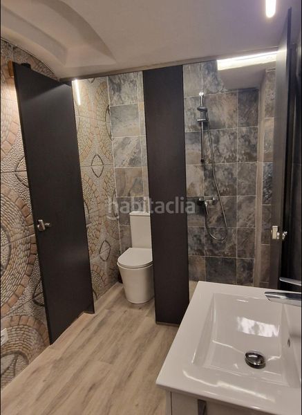 Foto ee919391-9a0b-4ea3-a68c-dad3c8d34b0a. Edifici a Raval Barcelona
