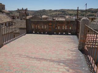 Casa  Campana. Casa para reformar en el casco histórico, columnas del siglo xii