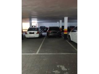 Car parking in Avda. Portugal