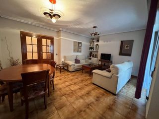 Miete Etagenwohnung  Calle uruguay. Piso en alquiler para estudiantes