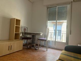 Lloguer Pis  Covarrubias. Piso amueblado de tres dormitorios en zona de avenida de europa