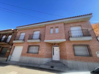 Maison  Calle quirós 5. Casa en venta en ajofrín  espaciosa y moderna