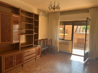 Affitto Appartamento  Calle huerfanos cristinos. Piso amueblado en zona de plaza de toros ideal para compartir