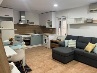 Rent Flat  Callejon alfares. Alquiler de piso reformado de 2 dormitorios en el casco antiguo