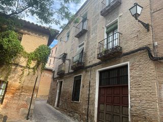Casa  Plaza valdecaleros. Casa en venta en el casco antiguo de toledo capital