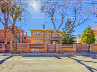 Xalet en Arxiu. Vendemos impresionante chalet en zona arxius