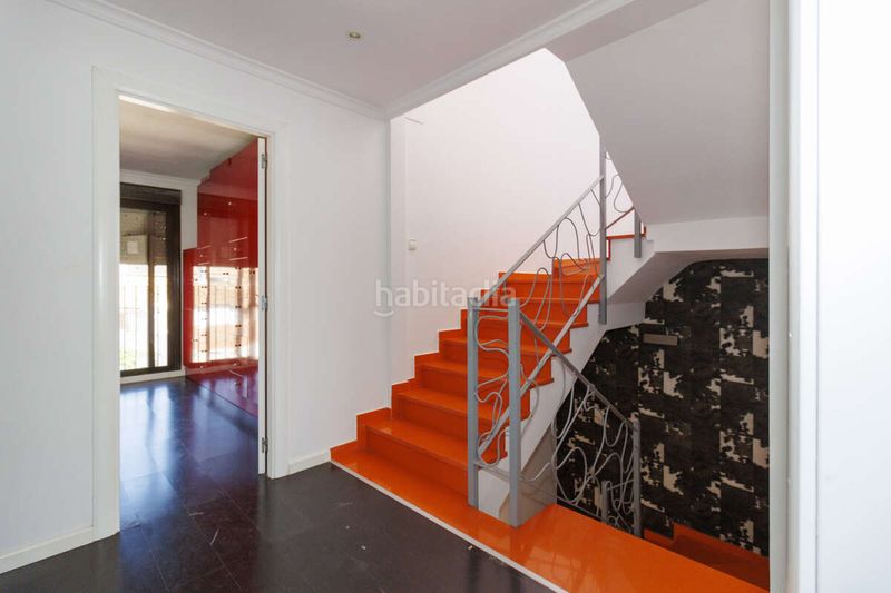 Foto a6865581-3819-491e-9a8e-c59f2397c6db. Casa amb aparcament a Catarroja