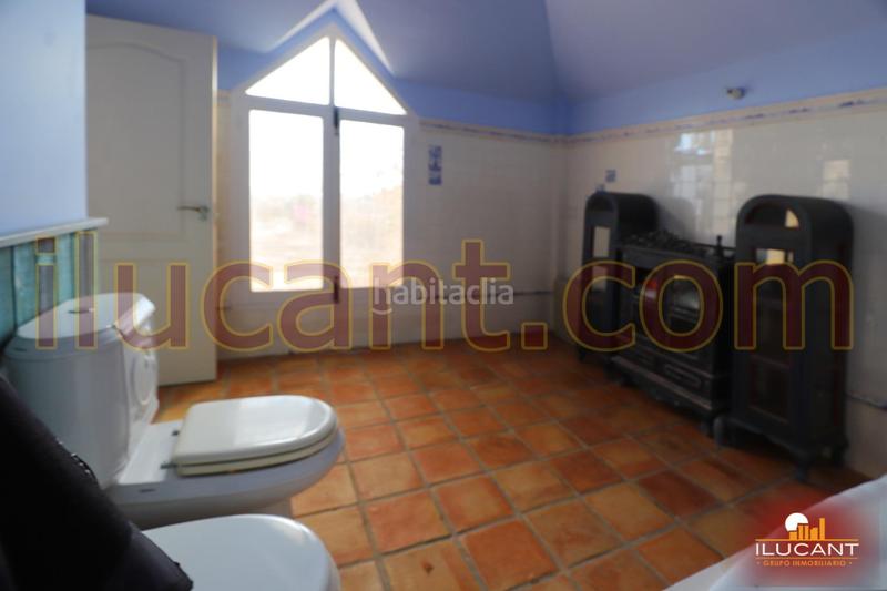 Foto 0f028215-35b6-4299-b3d8-f26647c66e52. Xalet amb aparcament a Campello Pueblo Campello (el)