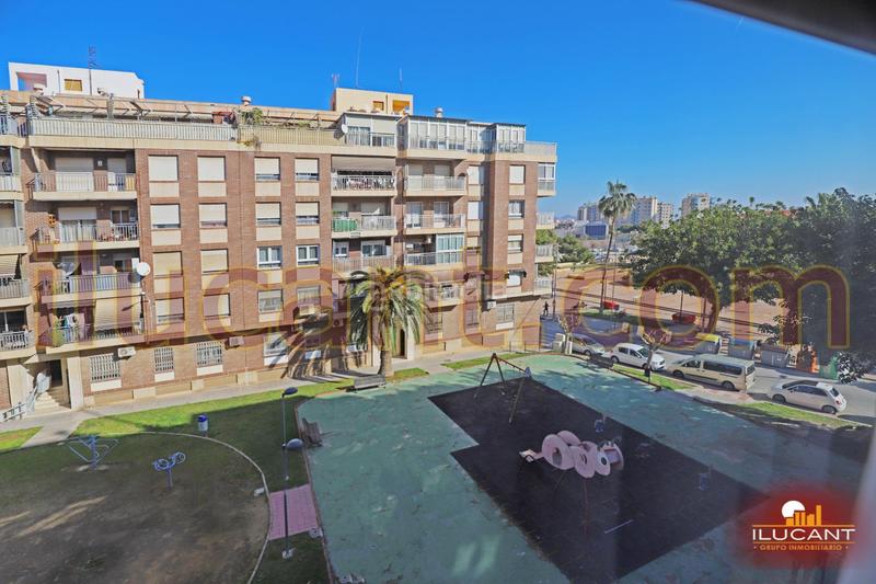 Foto bd8f6235-4ec3-4891-a5dd-9798c138a688. Piso en Campello Pueblo Campello (el)