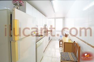 Etagenwohnung in Mercado. Oportunidad junto a plaza toros y plaza españa3 dorm y 2 wc