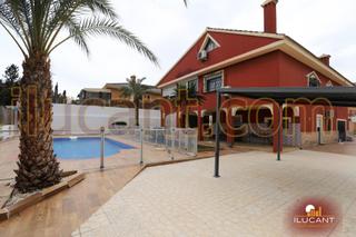 Xalet a La Huerta. Espectacular chalet, urbano, 3 plantas, piscina. urb. la huerta.