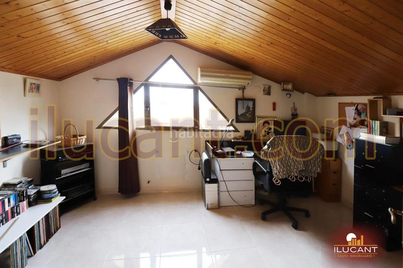 Foto a37eb99f-cc60-4e2c-87e8-d2c8e55d61f0. Chalet espectacular chalet, urbano, 3 plantas, piscina. urb. La Huerta. en Mutxamel