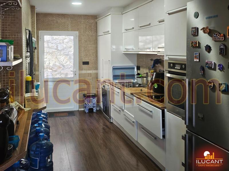 Foto 4f247a35-96ea-4e49-b33c-b22a8a72591b. Chalet espectacular chalet vistas al mar opcion de compra en Campello (el)