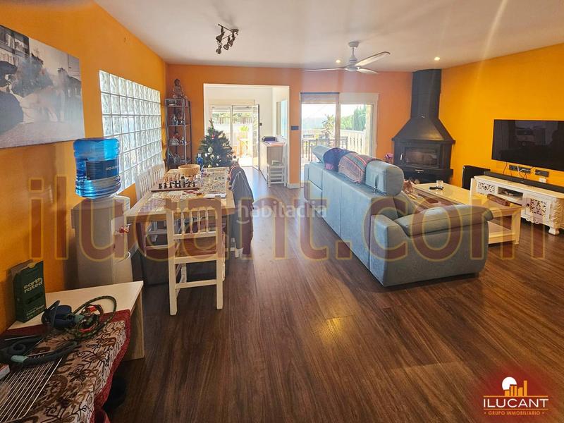Foto 61576a50-4e9f-4b7b-a8b0-a8c29a340434. Chalet espectacular chalet vistas al mar opcion de compra en Campello (el)