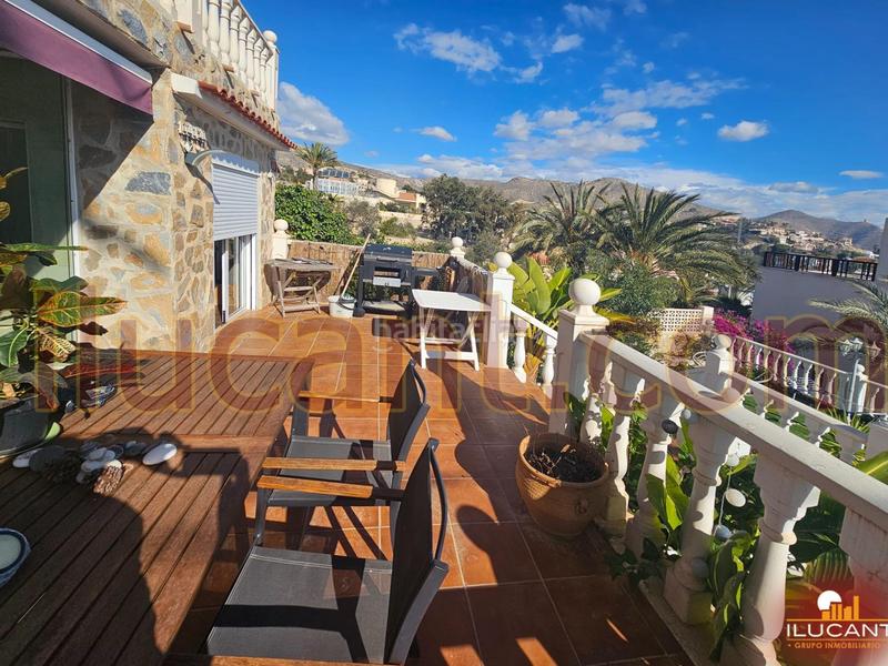 Foto a6941c55-055e-4a7b-9435-e91882fd2515. Chalet espectacular chalet vistas al mar opcion de compra en Campello (el)