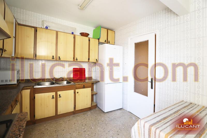 Foto c67efd12-631f-4245-8bc4-03fb2b4351dc. Piso proximo plaza de toros amplio, luminoso! sin ascensor. ideal inversores. en Alicante