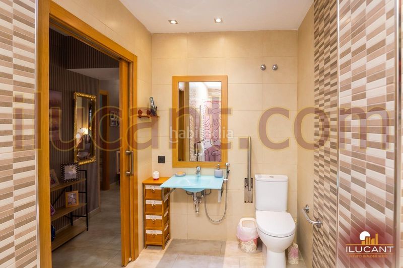 Foto 34b6e6e5-d9b1-4030-b3ad-d29f71de64f1. Casa amb calefacció a Divina Pastora Alicante