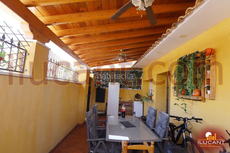 Foto 706ff0b7-afb9-4a23-a877-95bb6e31e88d. Casa amb calefacció a Divina Pastora Alicante
