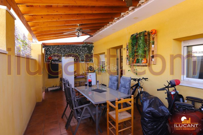 Foto a6ccad67-9b04-4497-91a3-0863af07368f. Casa amb calefacció a Divina Pastora Alicante