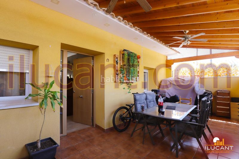 Foto bbd5b223-ede1-4f40-8b1b-9869c8dc4ba1. Casa amb calefacció a Divina Pastora Alicante
