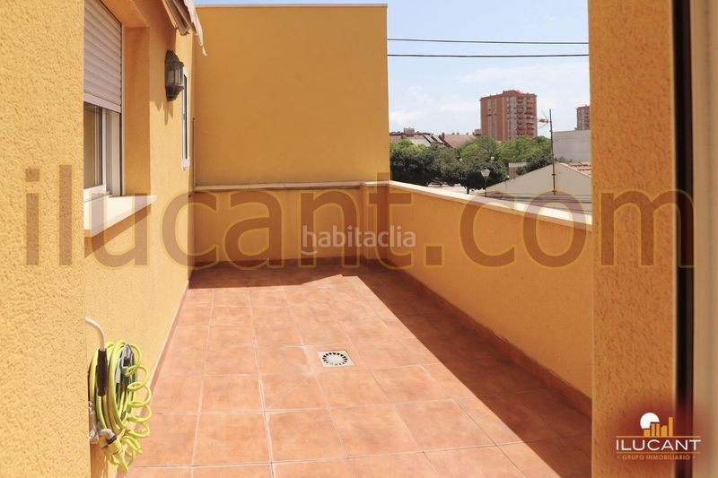 Foto db655de7-8325-4233-a908-6ba2611ddaad. Casa amb calefacció a Divina Pastora Alicante