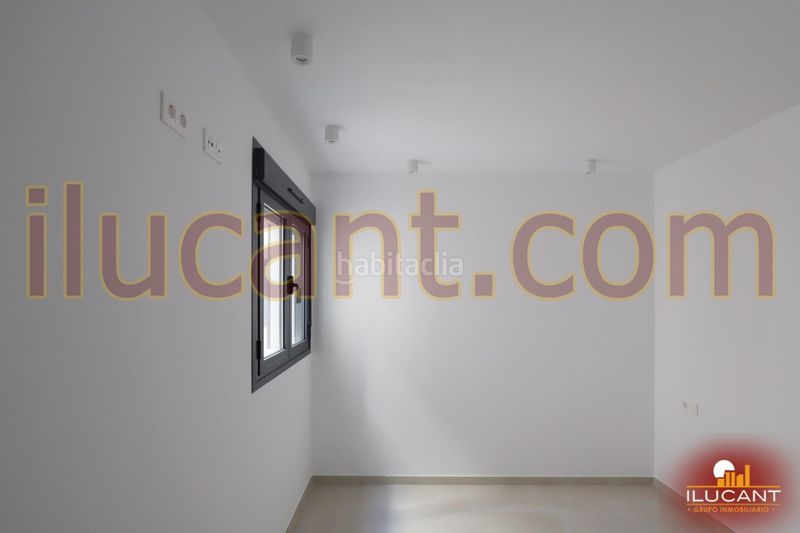 Foto 524e3883-8854-42b0-9709-e3c40a5ec3a7. Pis amb piscina a Florida Baja Alicante