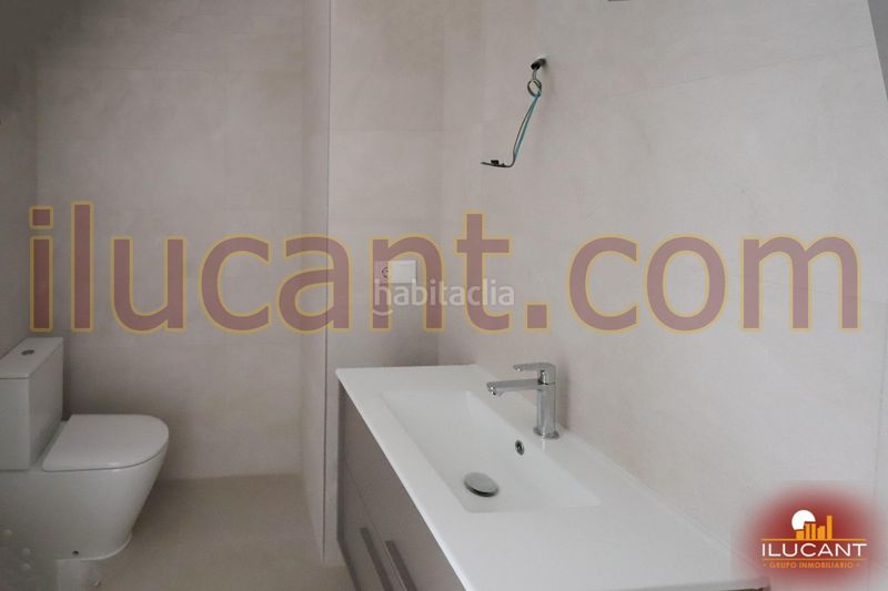 Foto f9312e0a-92fa-4b04-a3d9-dd9fde2561f5. Pis amb piscina a Florida Baja Alicante
