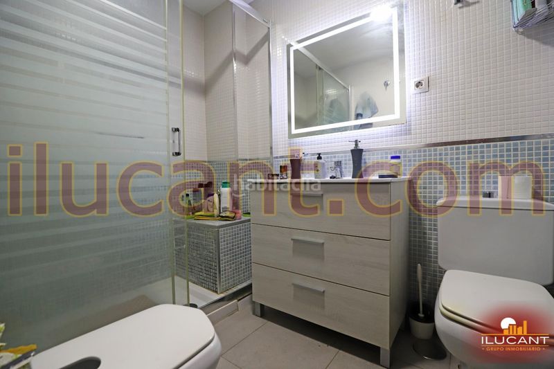 Foto a0bf2b00-ed6c-48cd-ab61-99ef741fb769. Piso emblematico representantes exteriorluminoso vistas al paisaje en Alicante