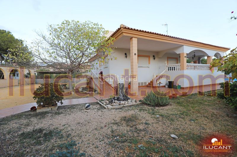 Foto adb6652c-3517-49ff-a27a-edc0a73b4011. Xalet amb aparcament piscina a Almajada-Ravel Mutxamel