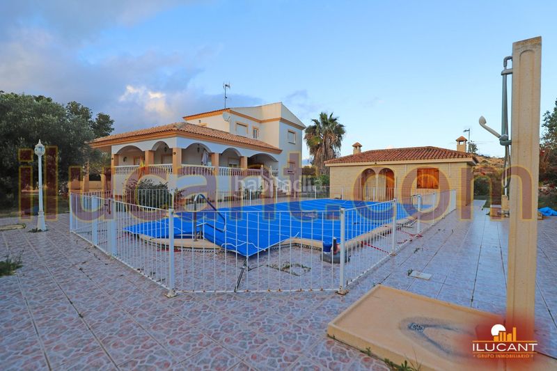 Foto bb6c6315-10be-43b1-962d-96dc35b49a8f. Xalet amb aparcament piscina a Almajada-Ravel Mutxamel