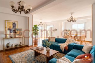 Pis a Benalúa. Alicante. junto a oscar espla. próximo al puerto. 152 m2.  ideal