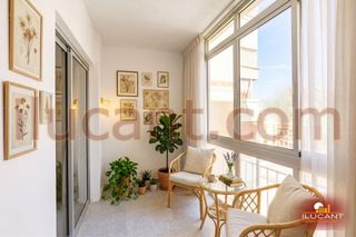 Appartamento in Benalúa. Alicante. junto a oscar espla. próximo al puerto. 152 m2.  ideal