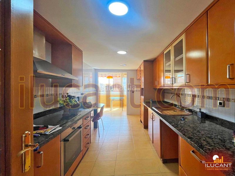 Foto 33838340-9be4-432b-9b12-b6309a443d80. Pis amb aparcament piscina a Babel Alicante