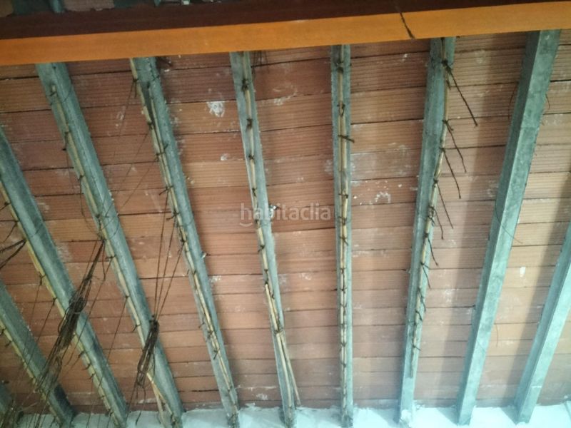 Foto db8c5b6f-37ed-46be-9fc9-a4aa341ffe2f. Masía casa en el centro de la población de navarres con amplio garaje en Navarrés