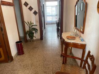 Maison  Calle sants de la pedra. Se vende planta baja en zona centrica .
