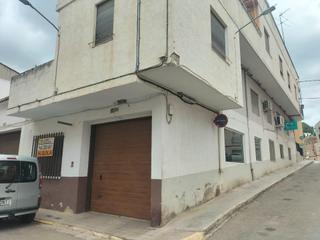 Miete Autoparkplatz in Navarrés. Se alquila garajealmacén  en zona amplia navarres