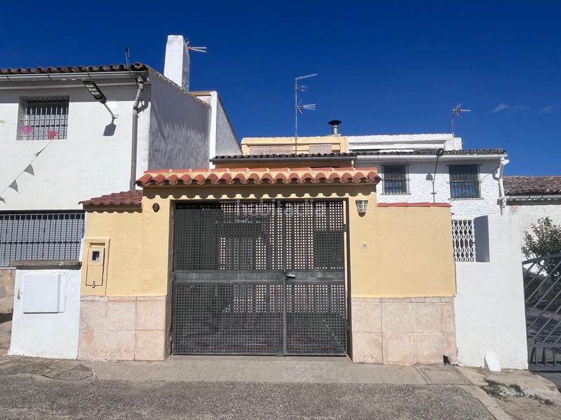 Foto 8ddd9273-4854-4253-8203-5cb58fcf9ce9. Xalet a Enguera