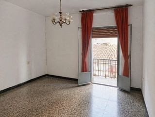 Flat in Benigànim. Gran potencial  piso amplio de 108 m2 con 4 habitaciones y terra