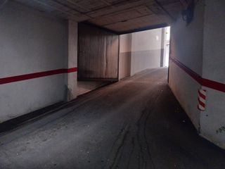 Parking voiture à Canals. Plaza de garaje cerrada con muy buena ubicación, puertas automát
