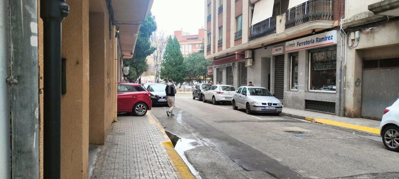 Foto 4779a771-7691-4951-8473-e0e10145cc56. Aparcament cotxe a Canals