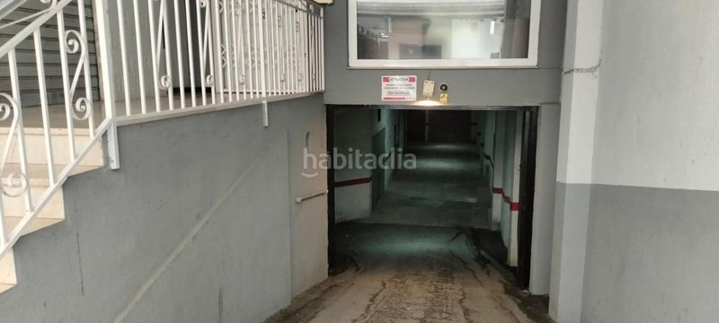 Foto bae8040f-1022-47a5-862b-1baf3cfbe27d. Aparcament cotxe a Canals